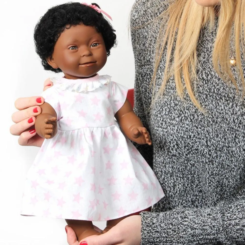 Discount Dukke m. Downs syndrom - Pige, sort hår, 40 cm