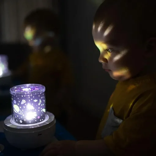 New Natlampe med projektor og musik