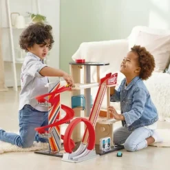 Hape Parkeringshus inkl. stunt-rampe